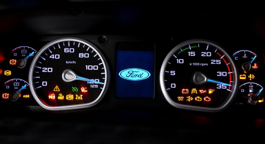 Панель приборов Ford Cargo 2429 Torqshift 2016 года  (фото 3 из 5)